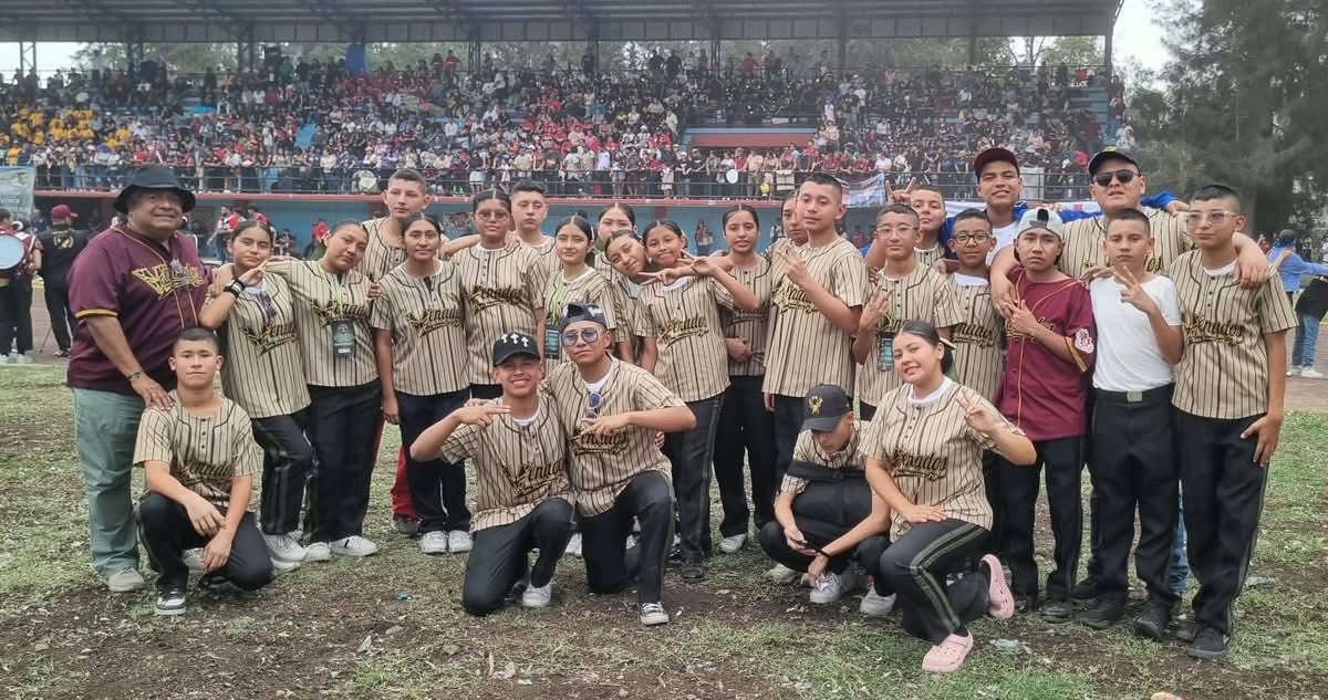 ETI 143 Y 19 TRIUNFAN EN CONCURSO NACIONAL DE BANDA DE GUERRAS