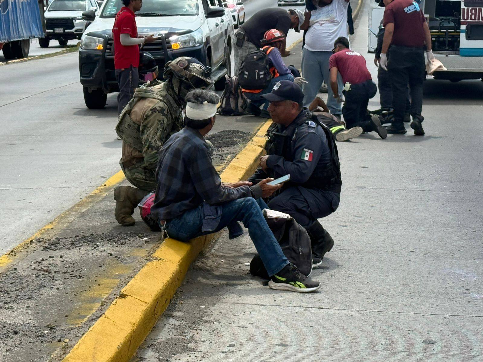 Fuerte accidente entre motociclistas en Ejército Mexicano deja un herido hospitalizado