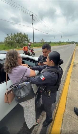 Acusan a policías estatales por presunto abuso de autoridad contra adulta mayor en Nanchital