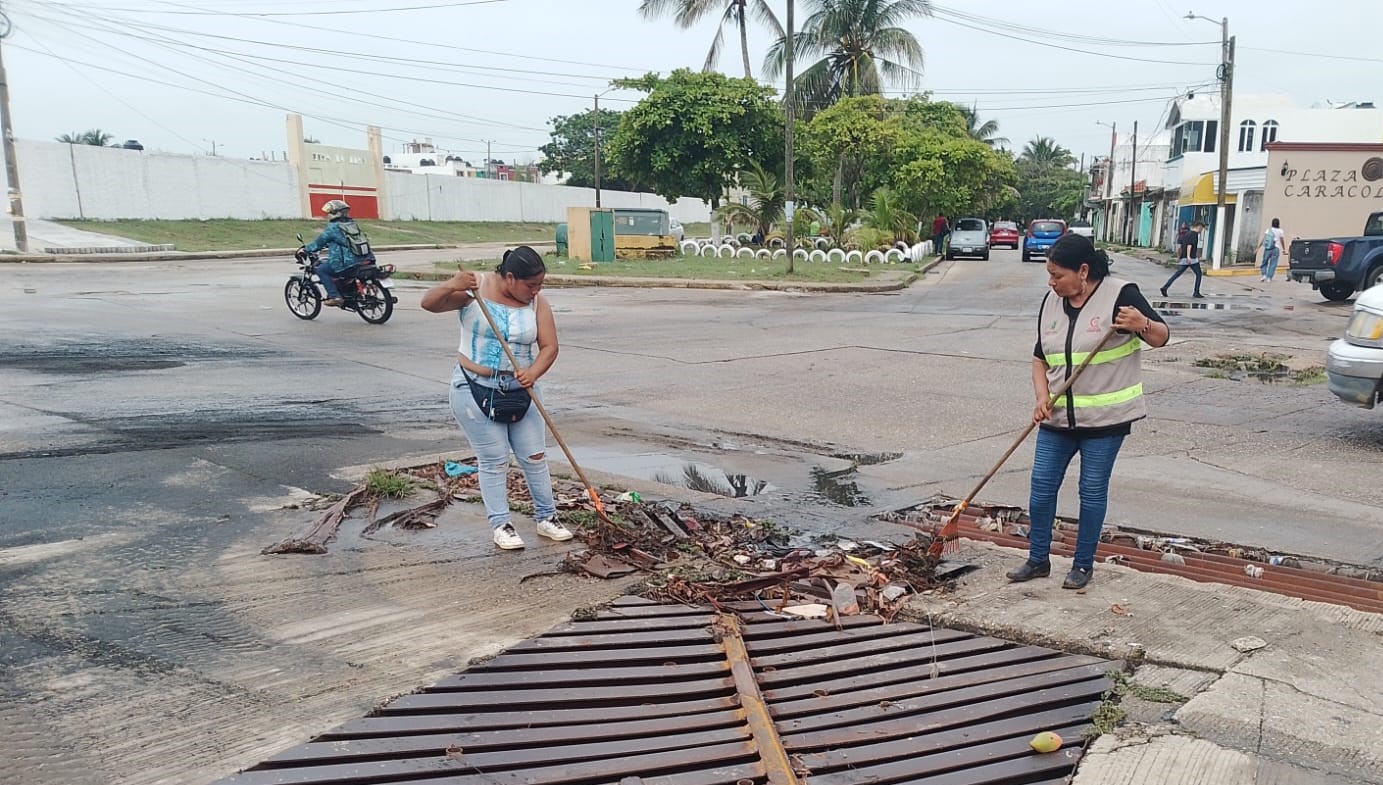 Intensifica Gobierno de Coatzacoalcos desazolve y limpieza para prevenir inundaciones