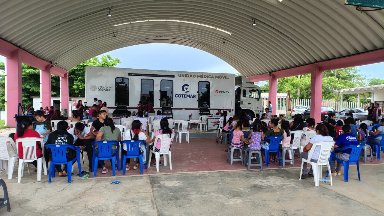 Habitantes de ejidos vecinos aprovechan servicios de la Unidad Médica Móvil en Coatzacoalcos