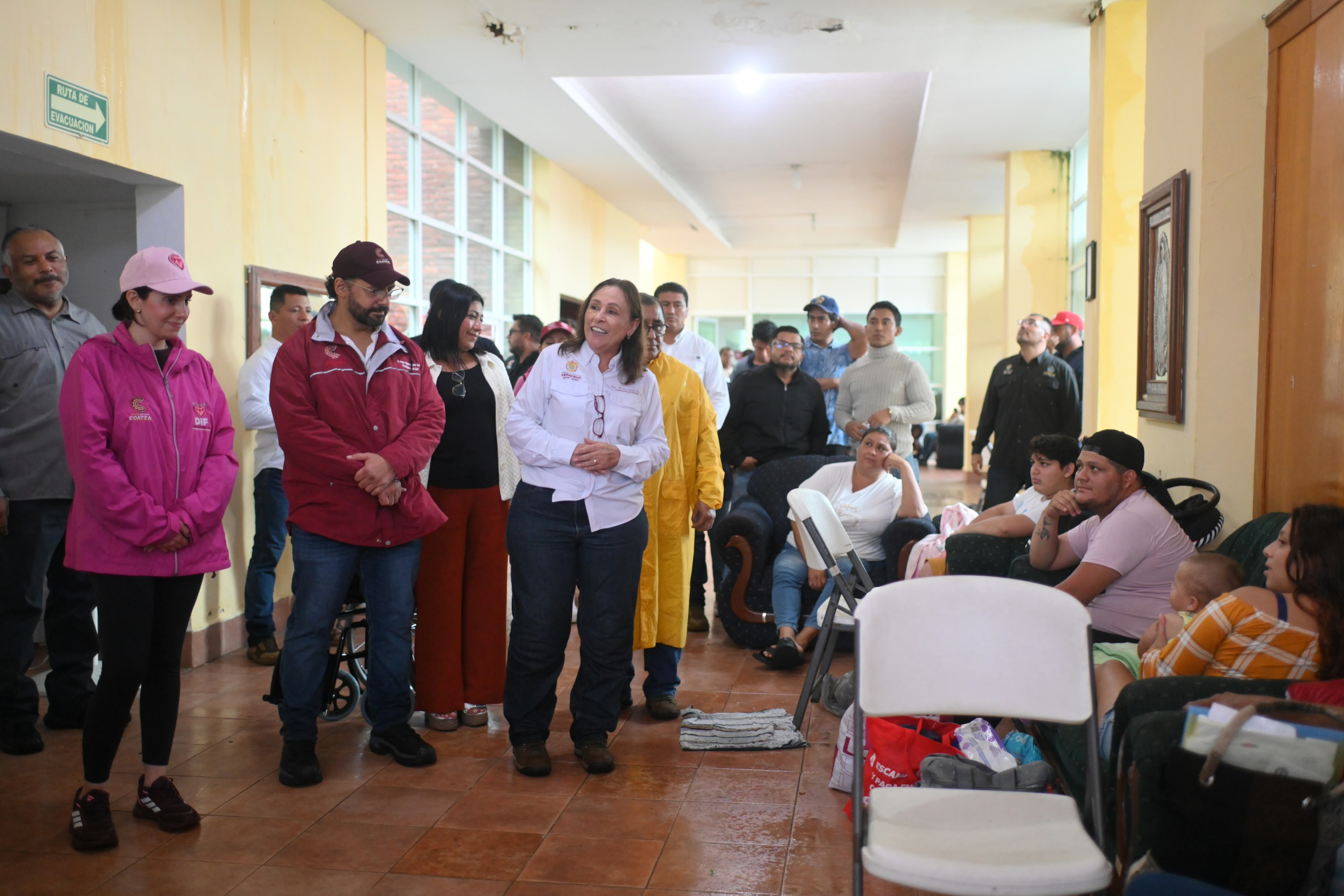 Pedro Miguel Rosaldo y Rocío Nahle supervisan atención a familias afectadas por lluvias en Coatzacoalcos