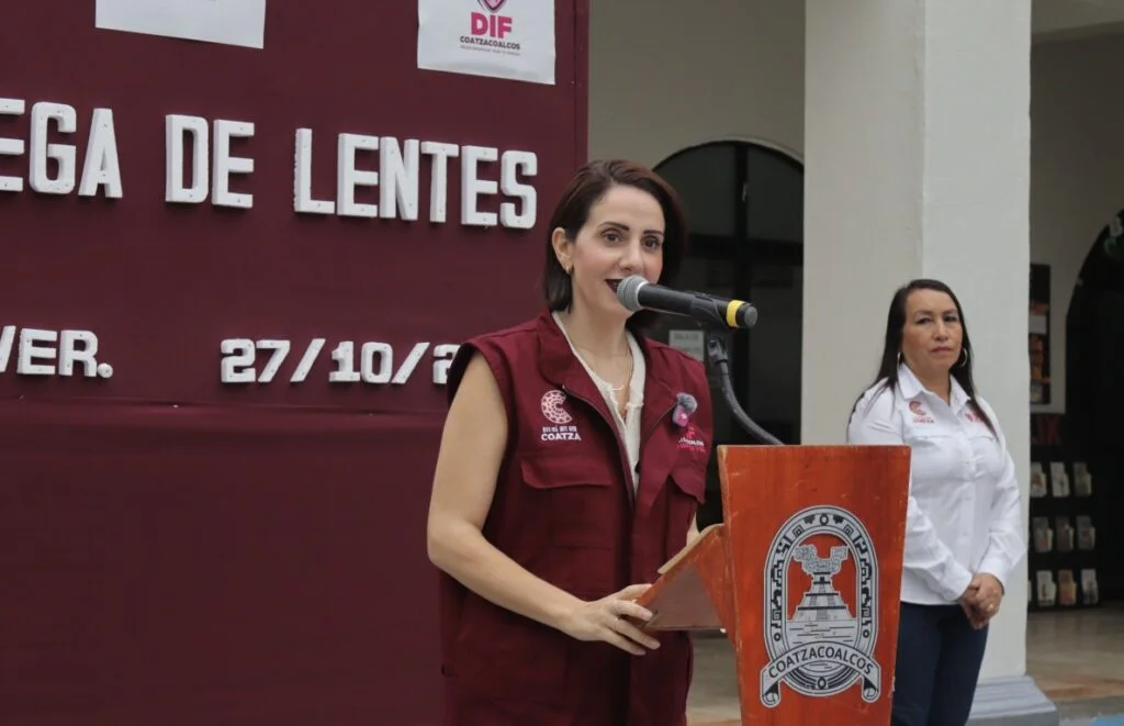 Entrega DIF Coatzacoalcos 300 lentes en beneficio de las familias